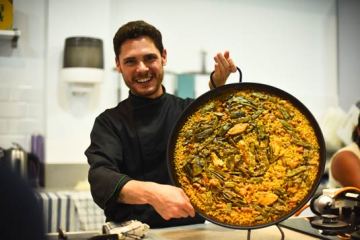 Expect to eat a tasty paella like this one in our Seville Cooking Class!